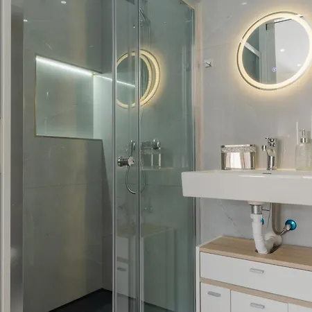 2 Bedroom Bright Apartment Gudja