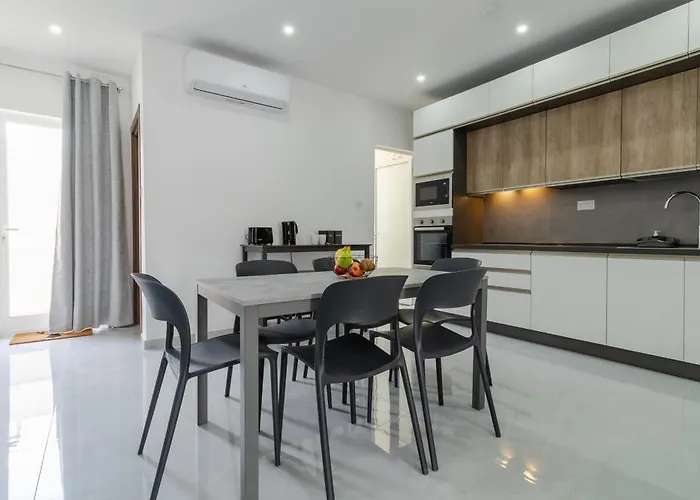 2 Bedroom Bright Apartamento