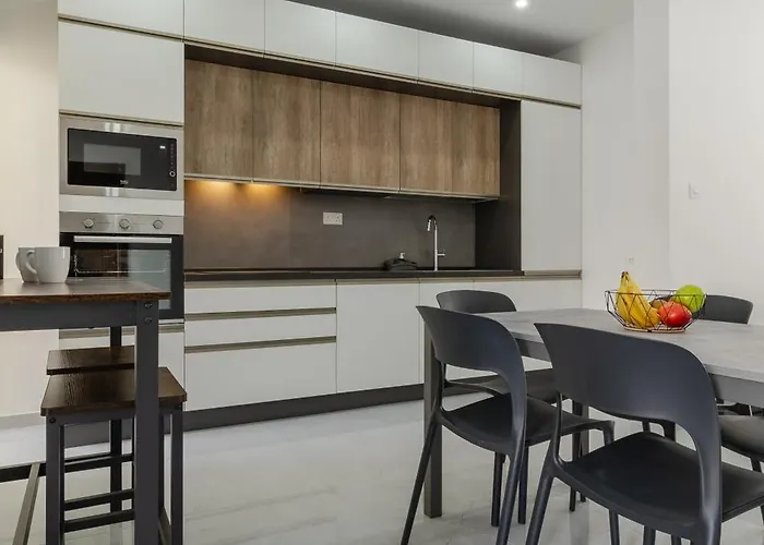 2 Bedroom Bright Apartamento